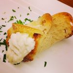 Cannoli di pane con baccalà mantecato e crostini di polenta