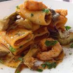 Paccheri rigati con gamberi e carciofi con riduzione di bisque digamberi e gremolade di limone